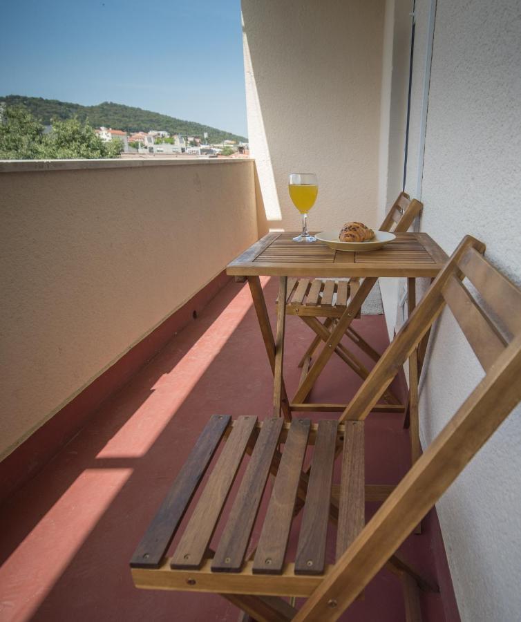 Saltare Solis Split Buitenkant foto